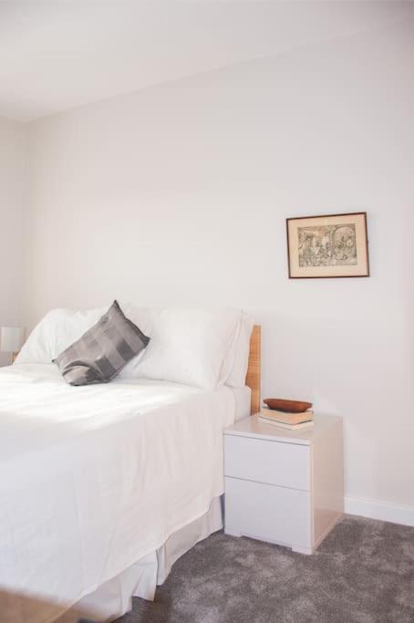 2 Bed 2 Bath Apartment With Canal View Дъблин Екстериор снимка